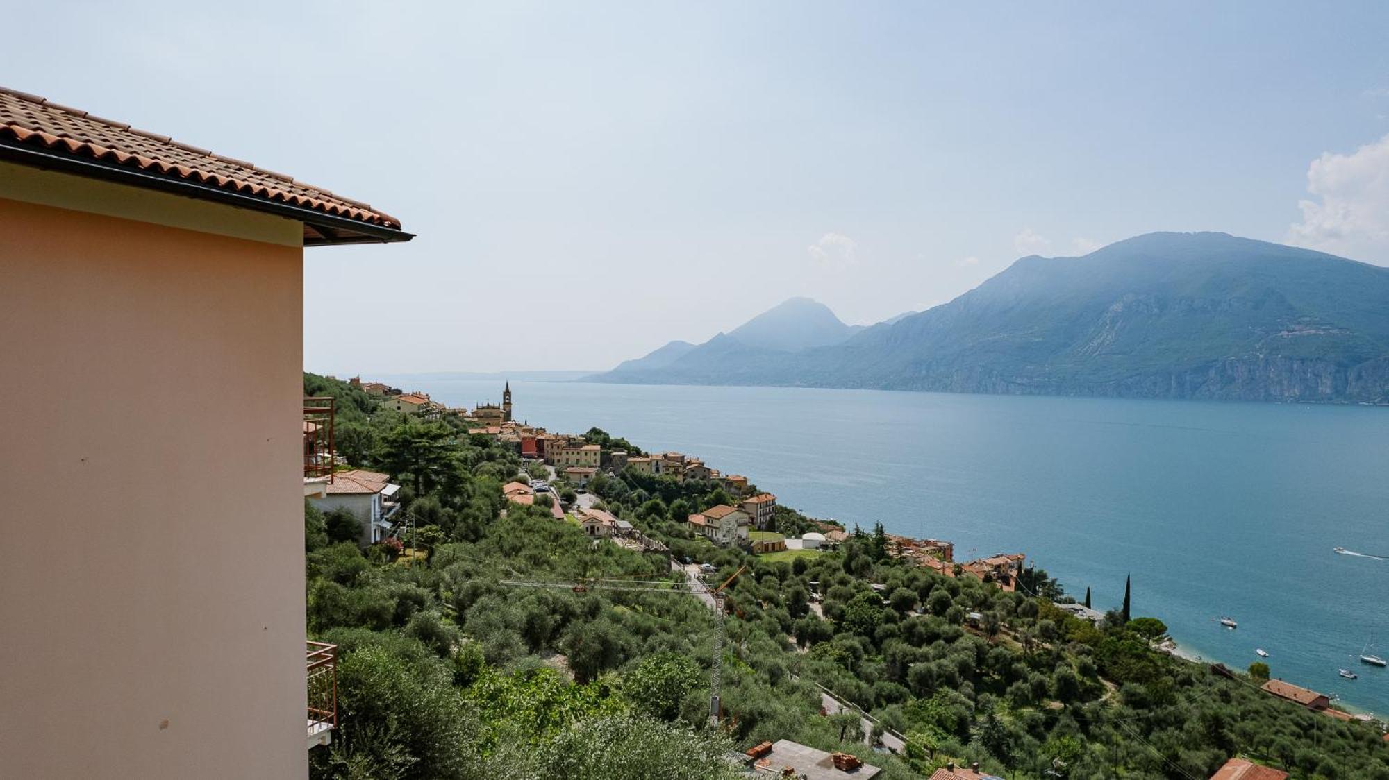 View Garda Lake Бренцоне сул Гарда Екстериор снимка